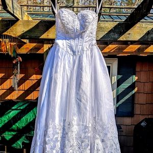 NWOT Mary's Bridal Strapless Wedding Gown